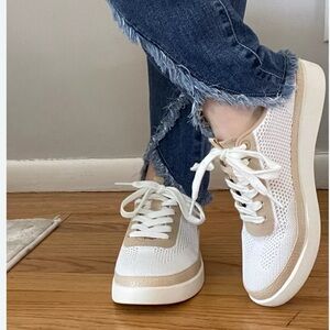 Vionic Galia Sneaker with Orthotic insole EUC - Sz 9W